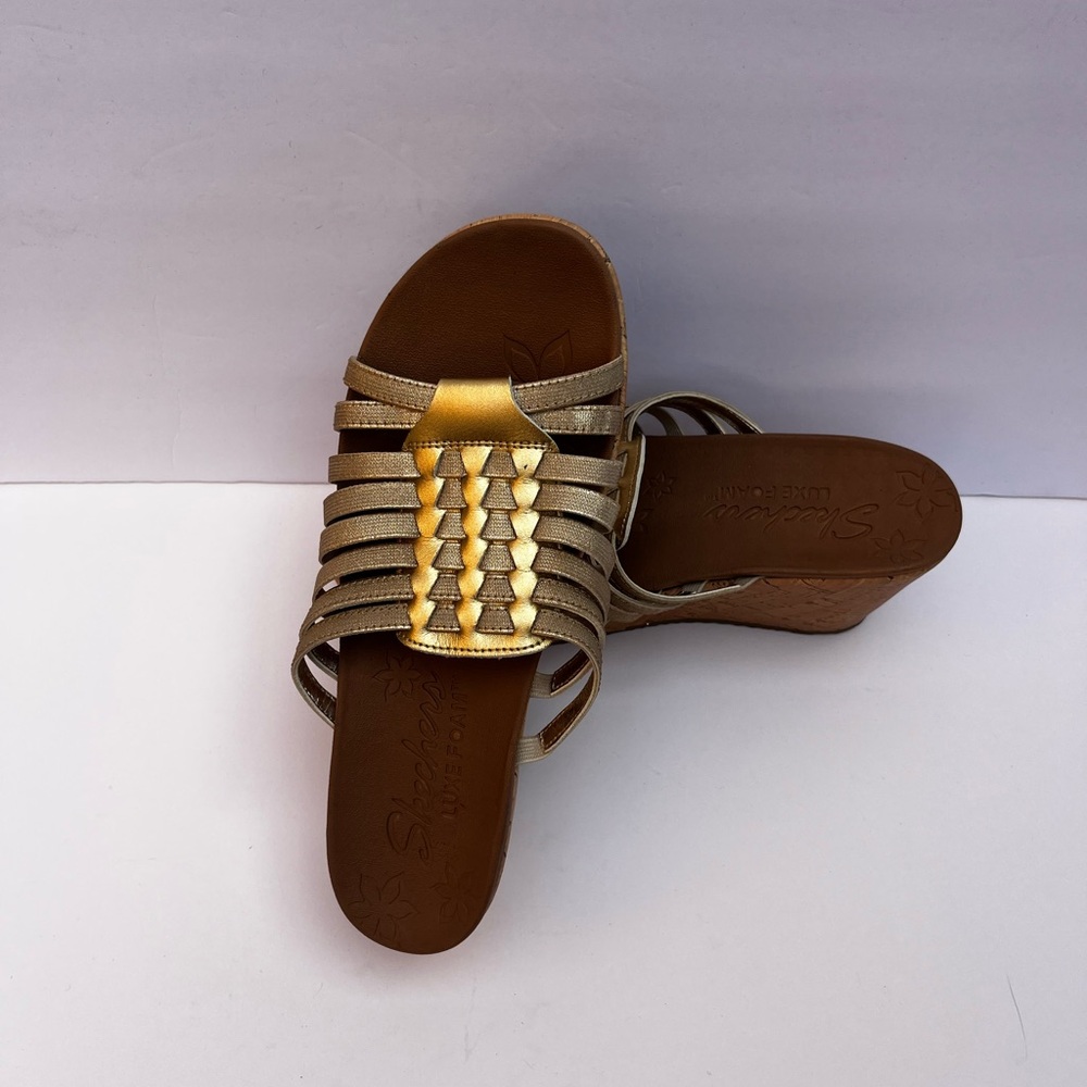 Sketchers Luxe Foam Wedge Sandals, size 9